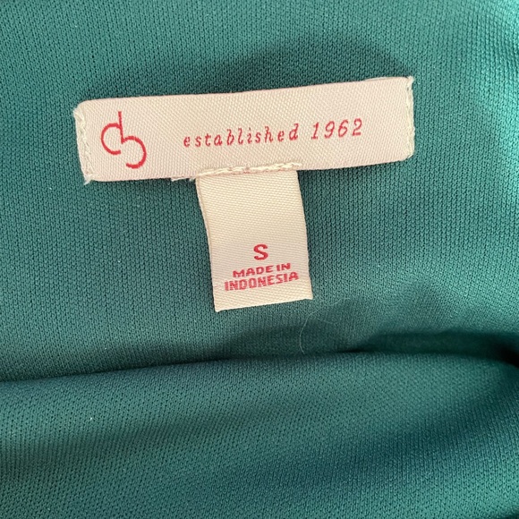 DB Women's Emerald Green Cold Shoulder Blouse with Bling Accents Size Small - Picture 10 of 12